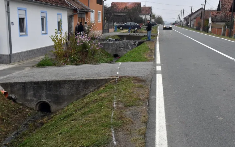 Velika tuga u Dragovićima: Na mjestu stravične nesreće gori svijeća za dva uga&scaron;ena mlada života