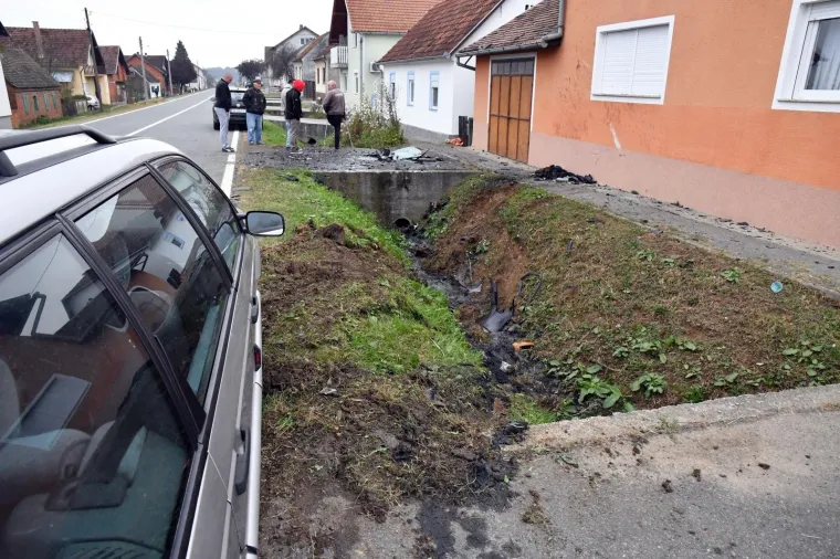 JEZIVE FOTOGRAFIJE S MJESTA NESREĆE U KOJOJ SU POGINULA DVOJICA MLADIĆA: Svemu je kumovala brzina?