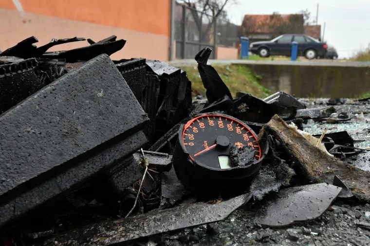 JEZIVE FOTOGRAFIJE S MJESTA NESREĆE U KOJOJ SU POGINULA DVOJICA MLADIĆA: Svemu je kumovala brzina?