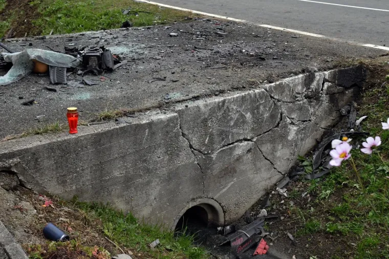 JEZIVE FOTOGRAFIJE S MJESTA NESREĆE U KOJOJ SU POGINULA DVOJICA MLADIĆA: Svemu je kumovala brzina?