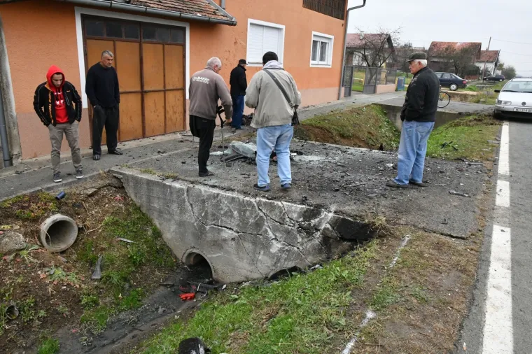 JEZIVE FOTOGRAFIJE S MJESTA NESREĆE U KOJOJ SU POGINULA DVOJICA MLADIĆA: Svemu je kumovala brzina?
