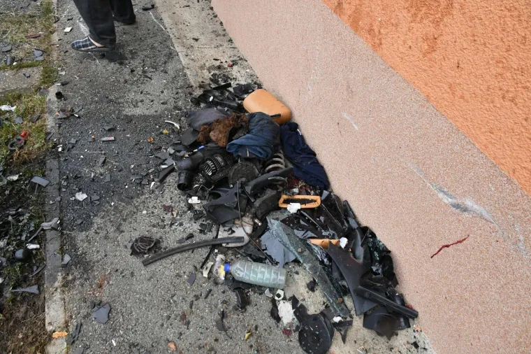 JEZIVE FOTOGRAFIJE S MJESTA NESREĆE U KOJOJ SU POGINULA DVOJICA MLADIĆA: Svemu je kumovala brzina?