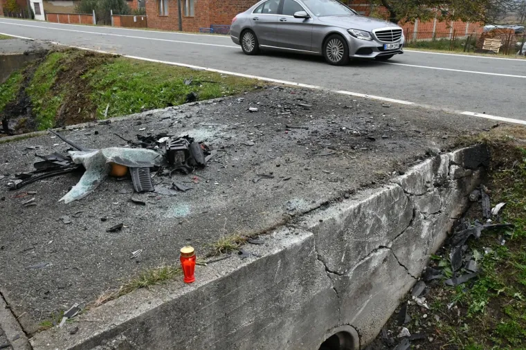 JEZIVE FOTOGRAFIJE S MJESTA NESREĆE U KOJOJ SU POGINULA DVOJICA MLADIĆA: Svemu je kumovala brzina?