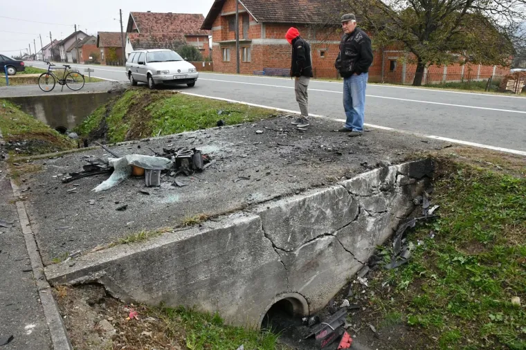 JEZIVE FOTOGRAFIJE S MJESTA NESREĆE U KOJOJ SU POGINULA DVOJICA MLADIĆA: Svemu je kumovala brzina?