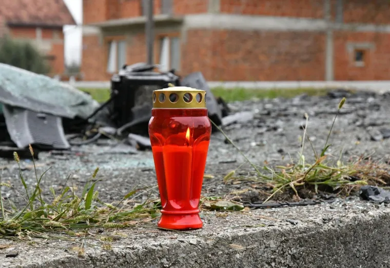 JEZIVE FOTOGRAFIJE S MJESTA NESREĆE U KOJOJ SU POGINULA DVOJICA MLADIĆA: Svemu je kumovala brzina?