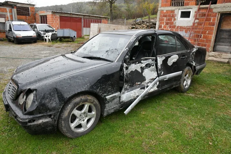 JEZIVE FOTOGRAFIJE S MJESTA NESREĆE U KOJOJ SU POGINULA DVOJICA MLADIĆA: Svemu je kumovala brzina?