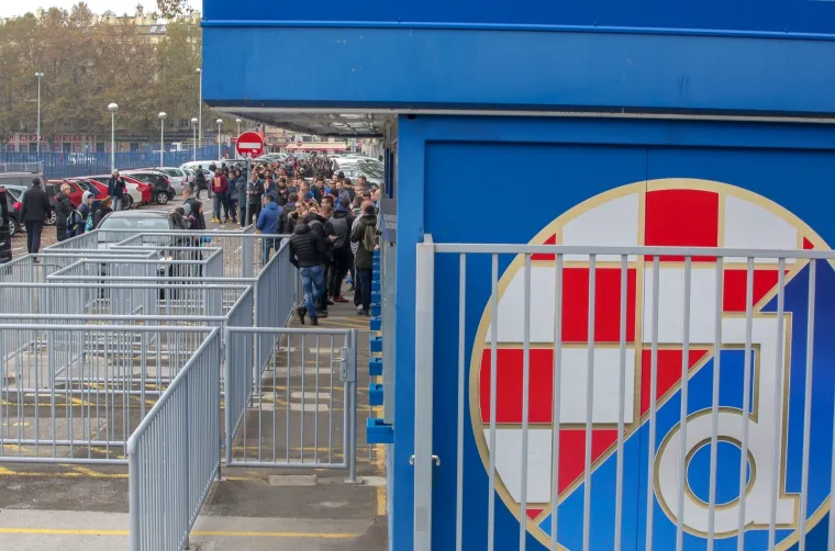 Svi žele gledati Dinamo! Satima prije otvaranja blagajni na Maksimiru se stvorio red...