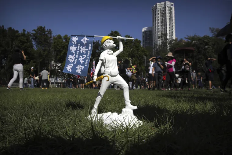 Dramatične scene! Prosvjednici vukli ograde za barikade, policija bacila suzavac
