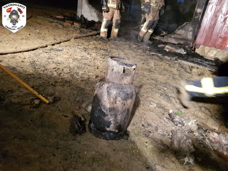 U sinoćnjem požaru u Malom Taboru, u potpunosti je izgorila drvena kuća u vlasni&scaron;tvu 58-godi&scaron;njeg Z.K.