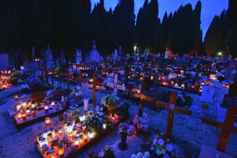 U spomen na najmilije: Prekrasne fotografije groblja diljem Hrvatske ostavit će vas bez daha