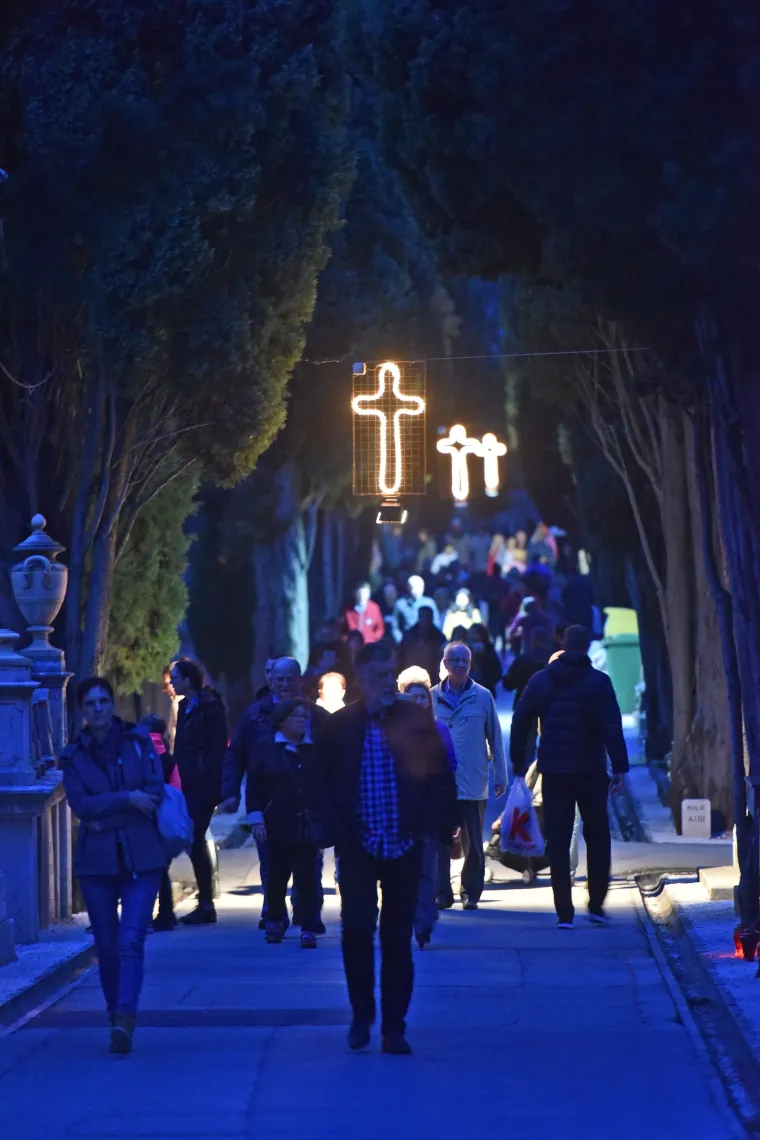 U spomen na najmilije: Prekrasne fotografije groblja diljem Hrvatske ostavit će vas bez daha