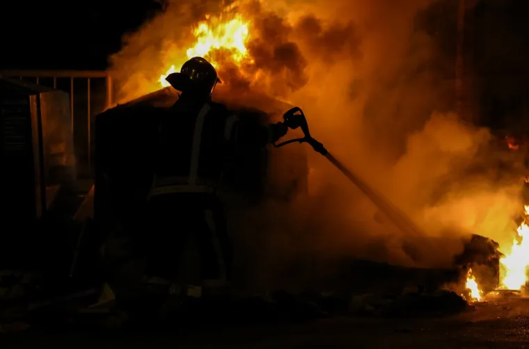 Zagrebački vatrogasci u akciji: Pogledajte kako je izgledalo ga&scaron;enje kontejnera na Kusto&scaron;iji