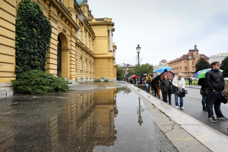 Građani u redovima na ki&scaron;i: HNK je pustio u prodaju ulaznice za Ora&scaron;ara