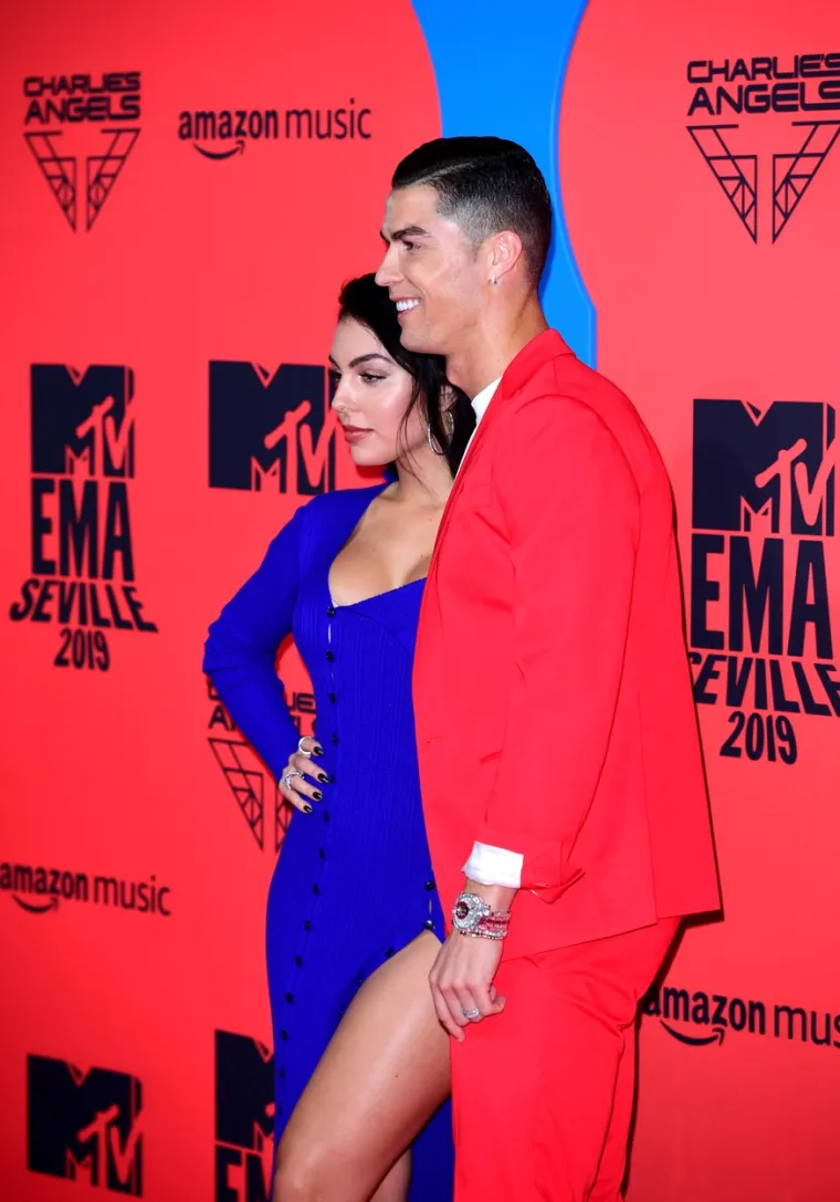 LIJEPA GEORGINA OTKRILA PREVIŠE: Pokazala zašto je Ronaldu druženje s njom bolje od zabijanja golova, Cristiano se malo zanio