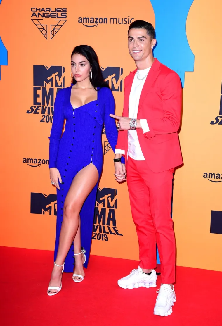 LIJEPA GEORGINA OTKRILA PREVIŠE: Pokazala zašto je Ronaldu druženje s njom bolje od zabijanja golova, Cristiano se malo zanio