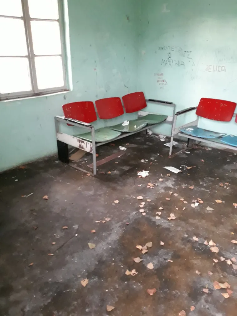 Ovdje djeca čekaju vlak kad idu u &scaron;kolu: 'Zbog smrada svi izbjegavaju čekaonicu, a stiže zima!'