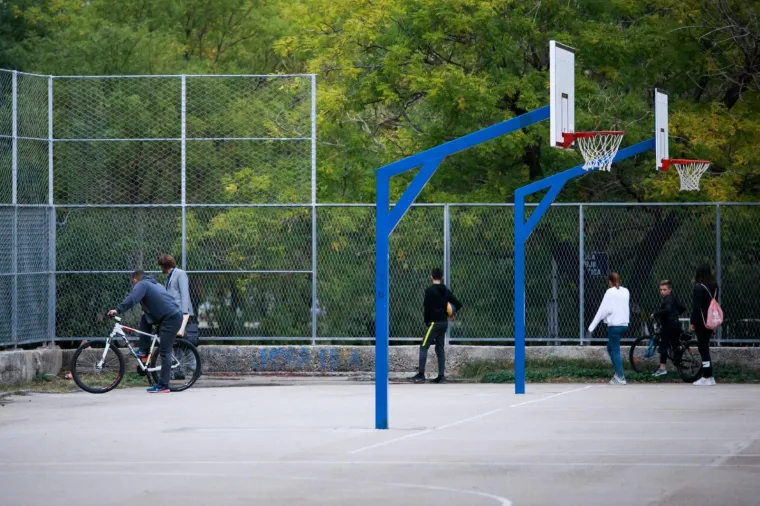 Pucnjava u Splitu u blizini osnovne &scaron;kole: S motora poku&scaron;ao izre&scaron;etati poznatog dilera