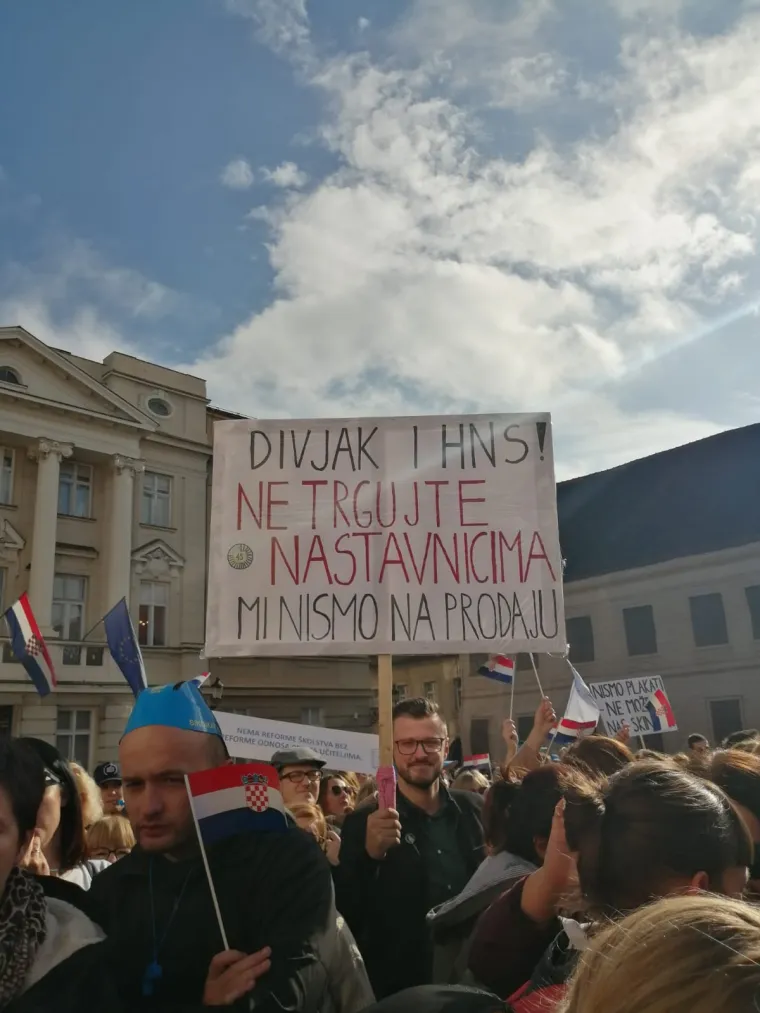 Prosvjetari pred Vladom: 'Mi bismo radije bili u razredima s na&scaron;im učenicima'