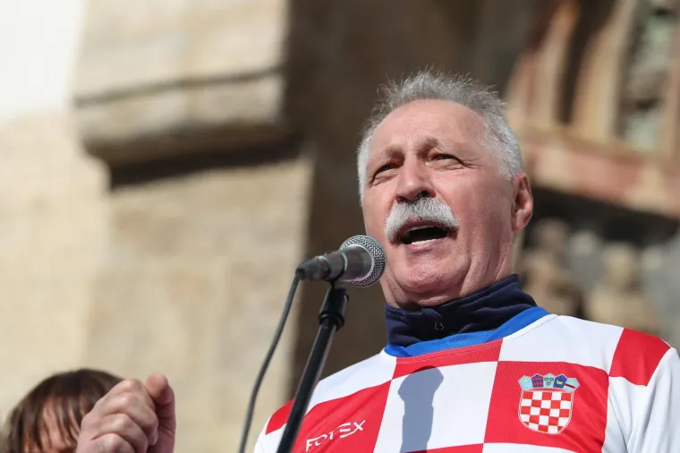 Prosvjetari pred Vladom: 'Mi bismo radije bili u razredima s na&scaron;im učenicima'