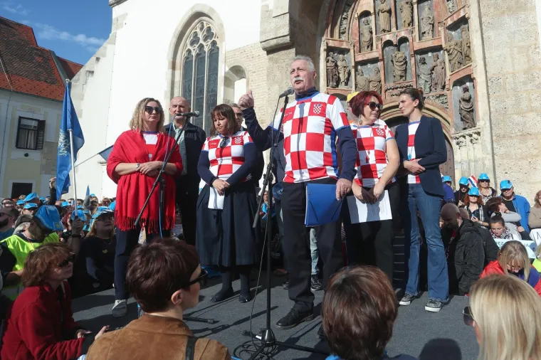 Prosvjetari pred Vladom: 'Mi bismo radije bili u razredima s na&scaron;im učenicima'