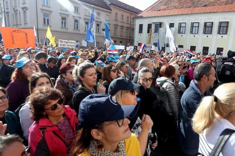 Prosvjetari pred Vladom: 'Mi bismo radije bili u razredima s na&scaron;im učenicima'