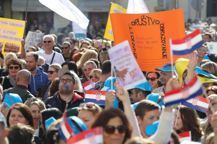 Prosvjetari pred Vladom: 'Mi bismo radije bili u razredima s na&scaron;im učenicima'