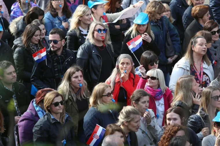 Prosvjetari pred Vladom: 'Mi bismo radije bili u razredima s na&scaron;im učenicima'