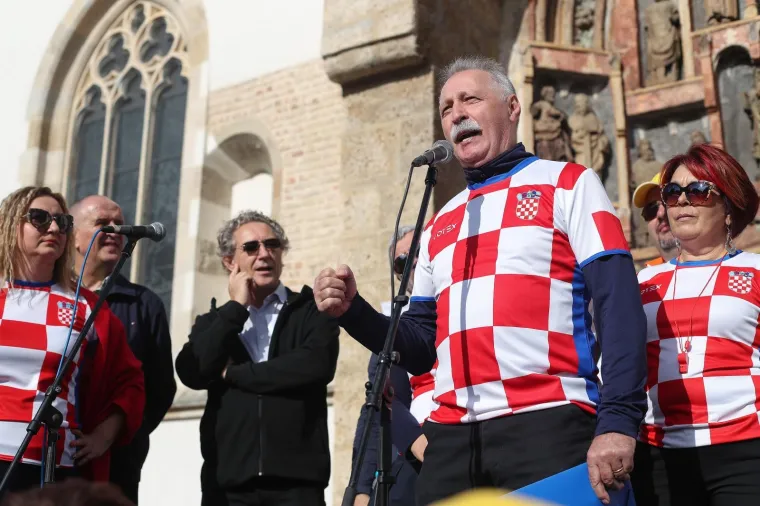 Prosvjetari pred Vladom: 'Mi bismo radije bili u razredima s na&scaron;im učenicima'