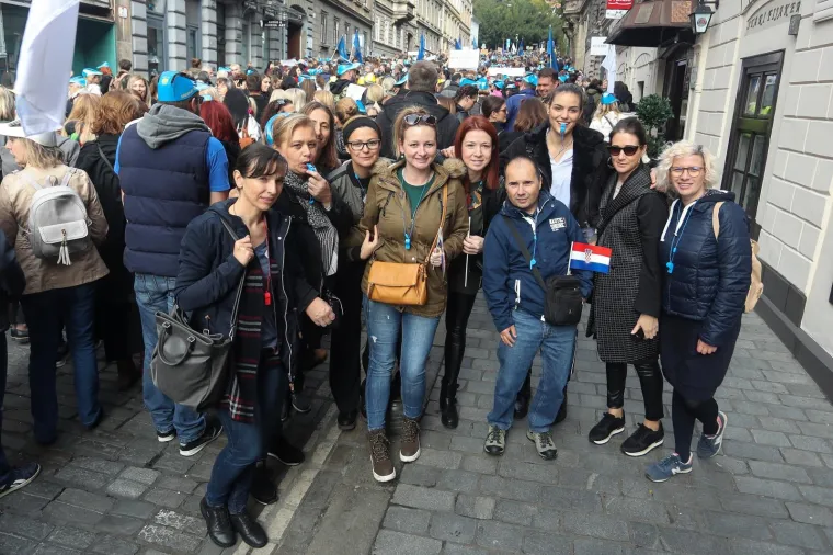 Prosvjetari pred Vladom: 'Mi bismo radije bili u razredima s na&scaron;im učenicima'