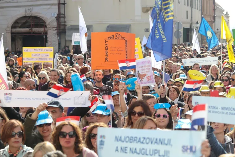 Prosvjetari pred Vladom: 'Mi bismo radije bili u razredima s na&scaron;im učenicima'