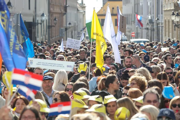 Prosvjetari pred Vladom: 'Mi bismo radije bili u razredima s na&scaron;im učenicima'