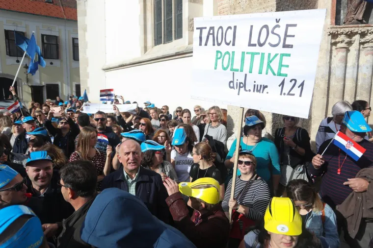 Prosvjetari pred Vladom: 'Mi bismo radije bili u razredima s na&scaron;im učenicima'