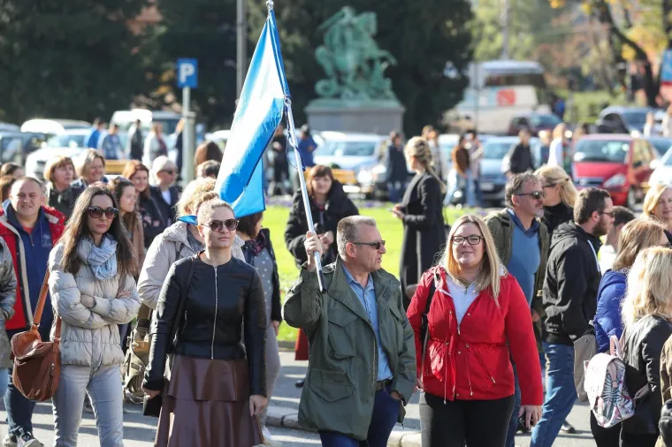 Prosvjetari pred Vladom: 'Mi bismo radije bili u razredima s na&scaron;im učenicima'