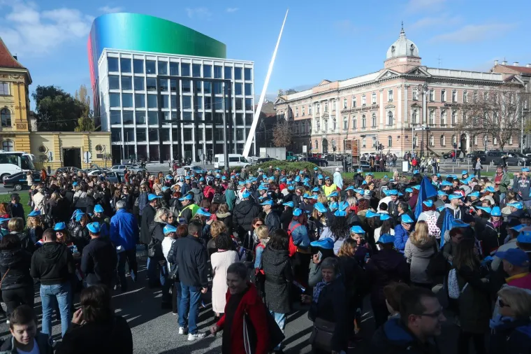 Prosvjetari pred Vladom: 'Mi bismo radije bili u razredima s na&scaron;im učenicima'