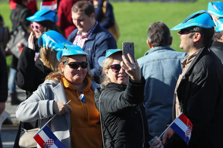 Prosvjetari pred Vladom: 'Mi bismo radije bili u razredima s na&scaron;im učenicima'