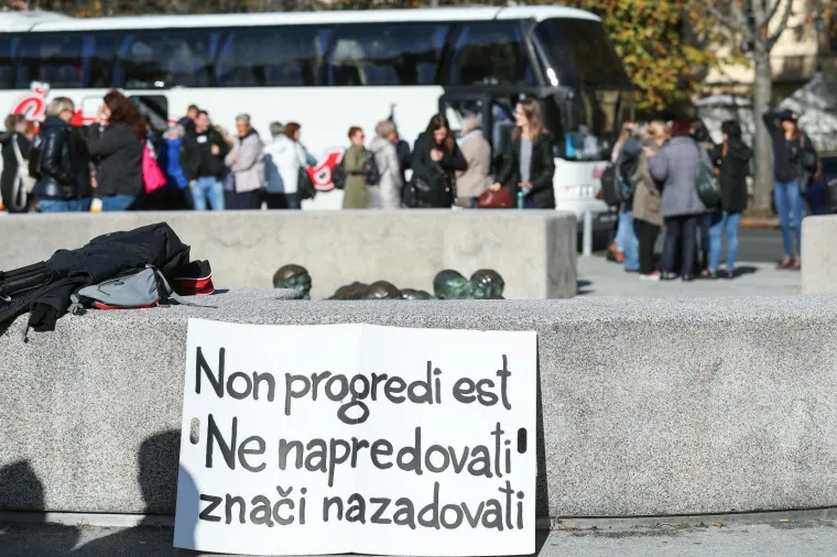 Prosvjetari pred Vladom: 'Mi bismo radije bili u razredima s na&scaron;im učenicima'
