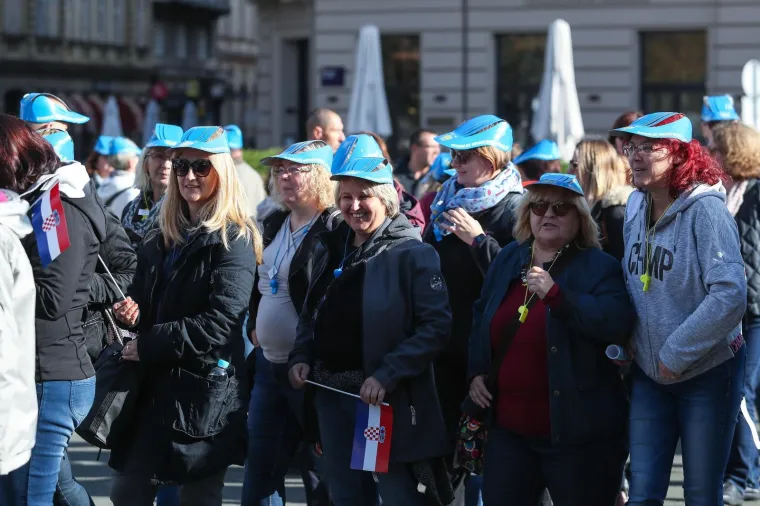 Prosvjetari pred Vladom: 'Mi bismo radije bili u razredima s na&scaron;im učenicima'