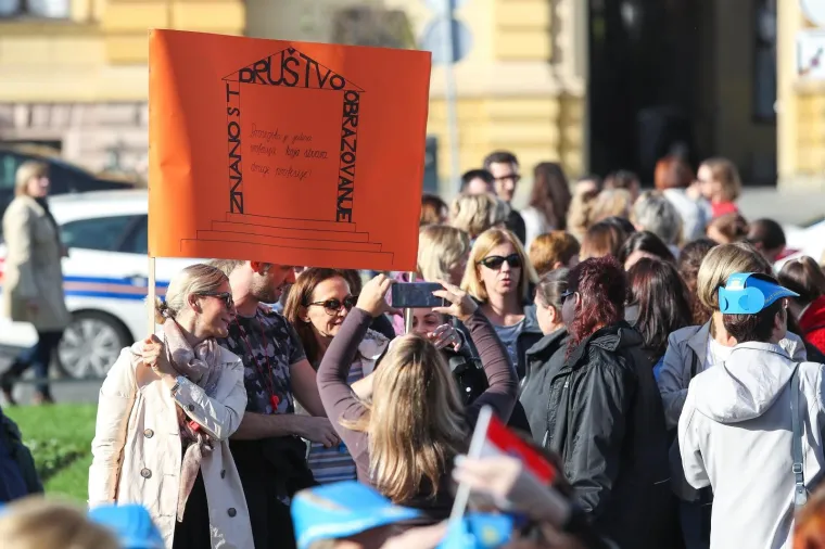 Prosvjetari pred Vladom: 'Mi bismo radije bili u razredima s na&scaron;im učenicima'