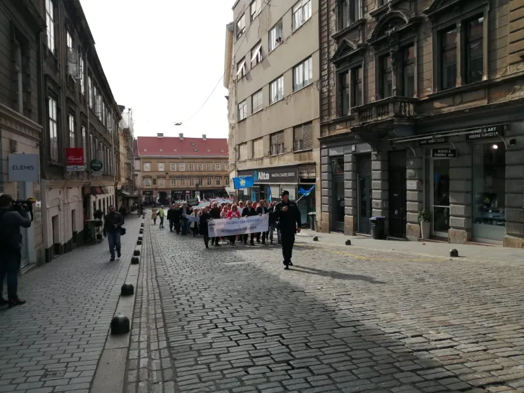 Prosvjetari pred Vladom: 'Mi bismo radije bili u razredima s na&scaron;im učenicima'