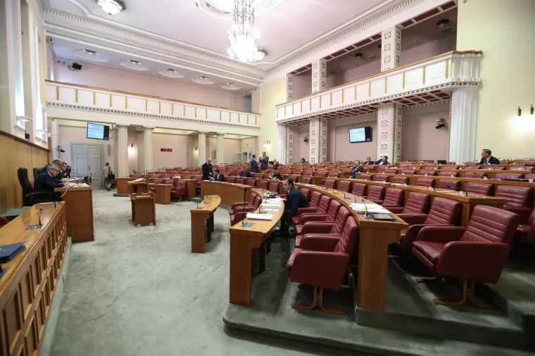 Saborski zaštitari opet imali posla zbog Pernara: Nakon svađe s Brkićem izbačen iz Sabora