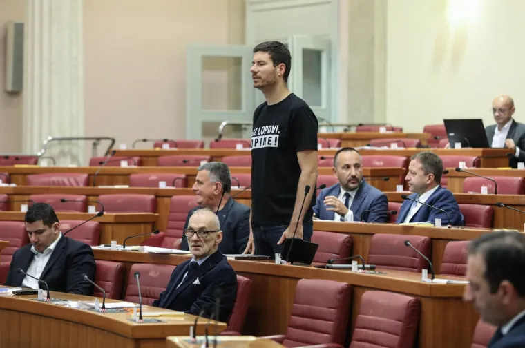 Saborski zaštitari opet imali posla zbog Pernara: Nakon svađe s Brkićem izbačen iz Sabora