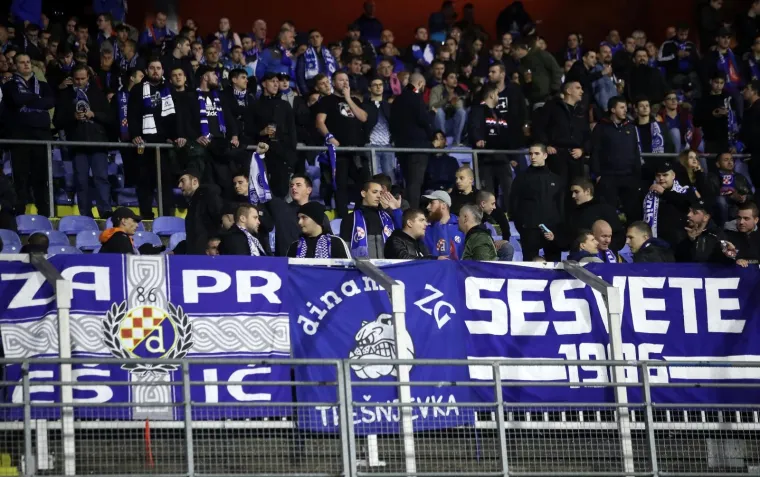 KRCATE MAKSIMIRSKE TRIBINE DOČEKALE MODRE: Ovakva atmosfera prava je rijetkost na Dinamovim utakmicama