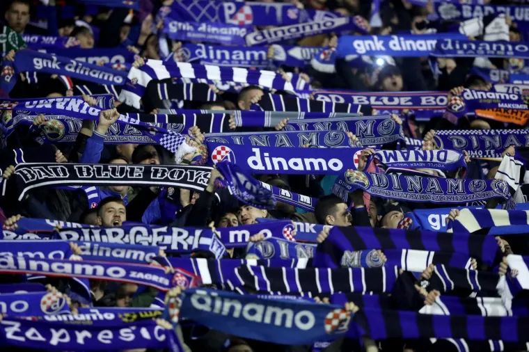 KRCATE MAKSIMIRSKE TRIBINE DOČEKALE MODRE: Ovakva atmosfera prava je rijetkost na Dinamovim utakmicama