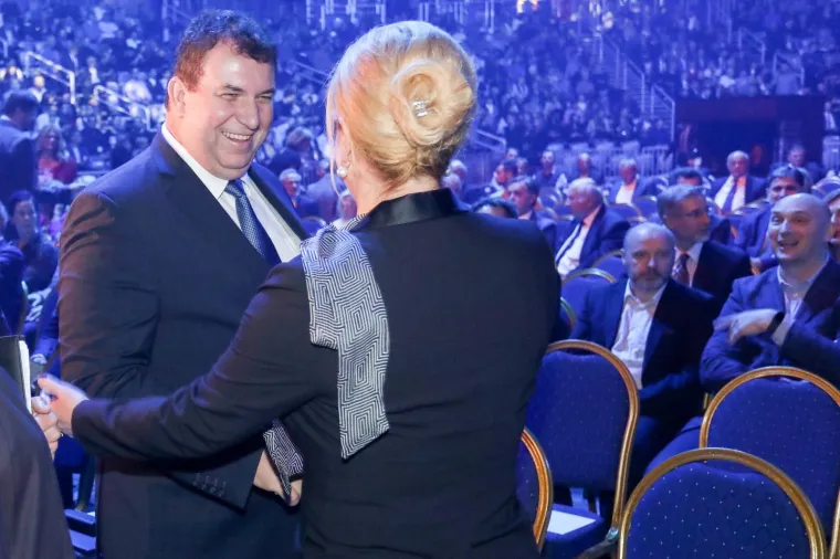 Grabar-Kitarović o svom suprugu: 'Prepoznaje&scaron; li ovog mladog gospodina? Ja ne, ne viđam ga toliko'