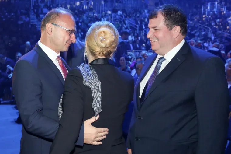 Grabar-Kitarović o svom suprugu: 'Prepoznaje&scaron; li ovog mladog gospodina? Ja ne, ne viđam ga toliko'