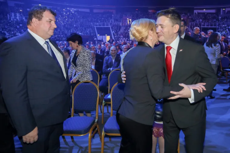 Grabar-Kitarović o svom suprugu: 'Prepoznaje&scaron; li ovog mladog gospodina? Ja ne, ne viđam ga toliko'