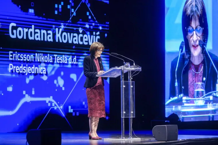 Grabar-Kitarović o svom suprugu: 'Prepoznaje&scaron; li ovog mladog gospodina? Ja ne, ne viđam ga toliko'