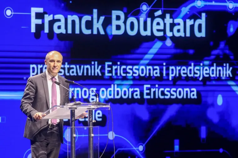 Grabar-Kitarović o svom suprugu: 'Prepoznaje&scaron; li ovog mladog gospodina? Ja ne, ne viđam ga toliko'