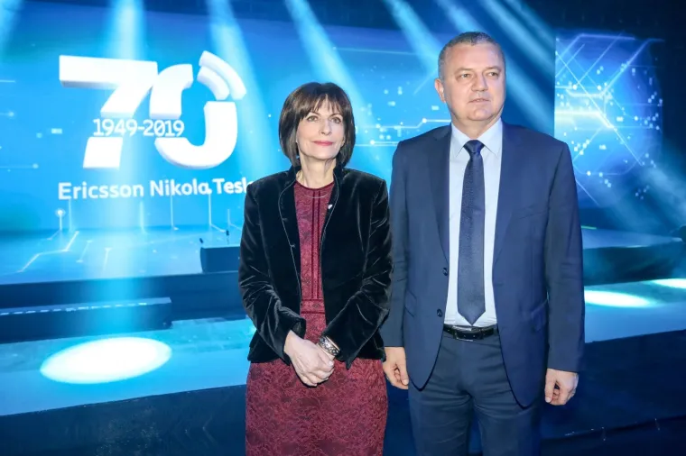 Grabar-Kitarović o svom suprugu: 'Prepoznaje&scaron; li ovog mladog gospodina? Ja ne, ne viđam ga toliko'