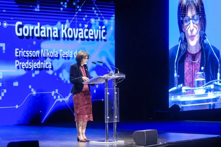 Grabar-Kitarović o svom suprugu: 'Prepoznaje&scaron; li ovog mladog gospodina? Ja ne, ne viđam ga toliko'